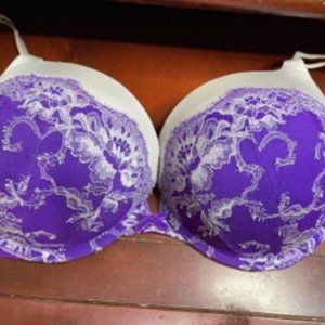 Victoria's Secret Bombshell 36C 2 size pushup bra